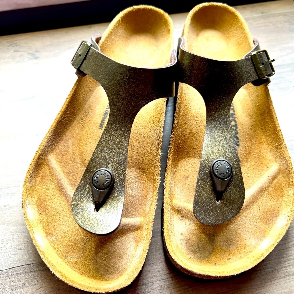 Birkenstock Gizeh- RARE BEAUTIFUL COPPER COLOR- Worn 1x